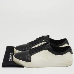 Pre Owned Chanel Black/White Leather and Rubber CC Low Top Sneakers Size 40