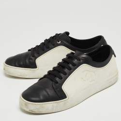 Pre Owned Chanel Black/White Leather and Rubber CC Low Top Sneakers Size 40