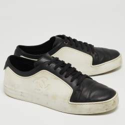 Pre Owned Chanel Black/White Leather and Rubber CC Low Top Sneakers Size 40