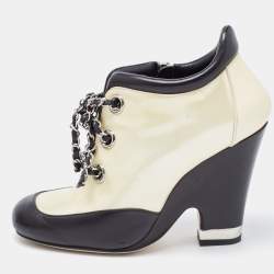 Pre Owned Chanel Off White/Black Patent and Leather Lace Up Ankle Boots Size 37