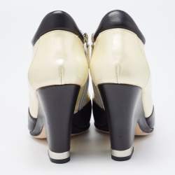 Pre Owned Chanel Off White/Black Patent and Leather Lace Up Ankle Boots Size 37