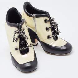 Pre Owned Chanel Off White/Black Patent and Leather Lace Up Ankle Boots Size 37
