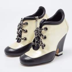 Pre Owned Chanel Off White/Black Patent and Leather Lace Up Ankle Boots Size 37