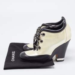 Pre Owned Chanel Off White/Black Patent and Leather Lace Up Ankle Boots Size 37