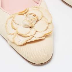 Pre Owned Chanel Off White/Pink Canvas and Leather CC Camellia Slingback Flats Size 40.5