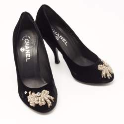 Pre Owned Chanel Black Velvet Embellished CC Pumps Size 37