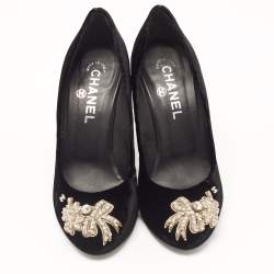 Pre Owned Chanel Black Velvet Embellished CC Pumps Size 37