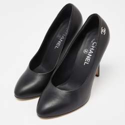 Pre Owned Chanel Black Leather CC Round Toe Pumps Size 38