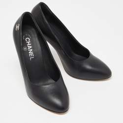 Pre Owned Chanel Black Leather CC Round Toe Pumps Size 38