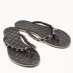 Pre Owned Chanel Black Suede Chain Detail Thong Flat Slides Size 37.5