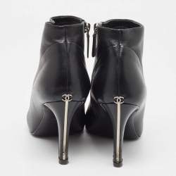 مملوكة مسبقًا حذاء بوت للكاحل شانيل جلد أسود مقاس 36.5