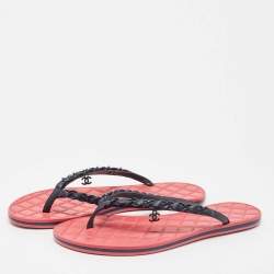 Pre Owned Chanel Navy Blue Leather Interlocking CC Logo Flip Flops Size 37.5