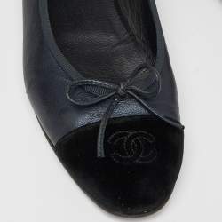 Pre Owned Chanel Metallic Blue/Black Leather and Velvet CC Cap-Toe Bow Ballet Flats Size 40.5