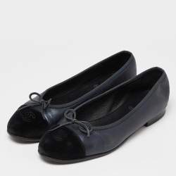 Pre Owned Chanel Metallic Blue/Black Leather and Velvet CC Cap-Toe Bow Ballet Flats Size 40.5