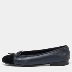 Pre Owned Chanel Metallic Blue/Black Leather and Velvet CC Cap-Toe Bow Ballet Flats Size 40.5