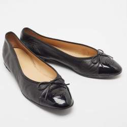 Pre Owned Chanel Black Patent and Leather CC Cap Toe Bow Ballet Flats Size 40.5