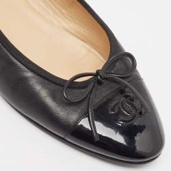 Pre Owned Chanel Black Leather and Patent CC Cap Toe Bow Ballet Flats Size 40