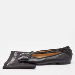 Pre Owned Chanel Black Leather and Patent CC Cap Toe Bow Ballet Flats Size 40