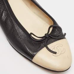 Pre Owned Chanel Black/Beige Eel Leather CC Bow Cap Toe Ballet Flats Size 40.5