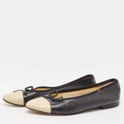 Pre Owned Chanel Black/Beige Eel Leather CC Bow Cap Toe Ballet Flats Size 40.5