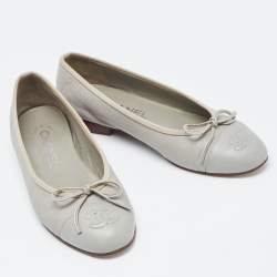 Pre Owned Chanel Grey Leather CC Cap Toe Bow Ballet Flats Size 35.5