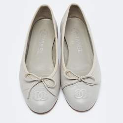 Pre Owned Chanel Grey Leather CC Cap Toe Bow Ballet Flats Size 35.5