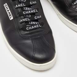 Pre Owned Chanel Black/White Leather CC Low Top Sneakers Size 38.5