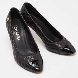 مملوكة مسبقًا حذاء كعب عالي شانيل CC جلد أسود مبطن بسلسلة ومقدمة مستديرة وكعب مربع سميك مقاس 39