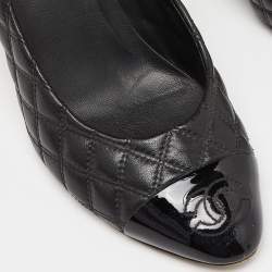 مملوكة مسبقًا حذاء كعب عالي شانيل CC جلد أسود مبطن بسلسلة ومقدمة مستديرة وكعب مربع سميك مقاس 39