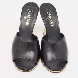 مملوكة مسبقًا Chanel Black Leather CC Wedge Slide Sandals Size 40.5