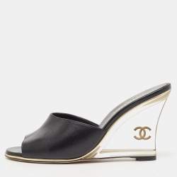مملوكة مسبقًا Chanel Black Leather CC Wedge Slide Sandals Size 40.5