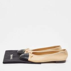 مملوكة مسبقًا Chanel Beige/Black Leather CC Cap Toe Bow Ballet Flats Size 40