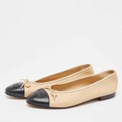 مملوكة مسبقًا Chanel Beige/Black Leather CC Cap Toe Bow Ballet Flats Size 40