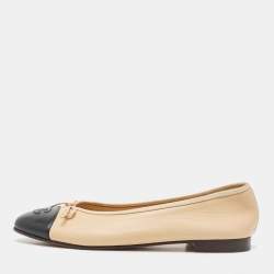 مملوكة مسبقًا Chanel Beige/Black Leather CC Cap Toe Bow Ballet Flats Size 40