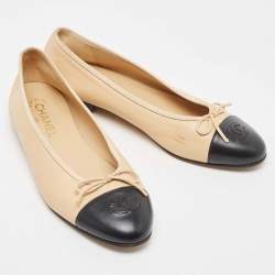 مملوكة مسبقًا Chanel Beige/Black Leather CC Cap Toe Bow Ballet Flats Size 40