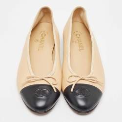 مملوكة مسبقًا Chanel Beige/Black Leather CC Cap Toe Bow Ballet Flats Size 40