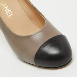 Pre Owned Chanel Grey/Black Leather CC Pumps Size 37
