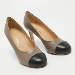 Pre Owned Chanel Grey/Black Leather CC Pumps Size 37