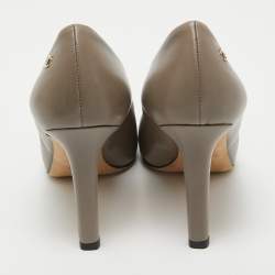 Pre Owned Chanel Grey/Black Leather CC Pumps Size 37
