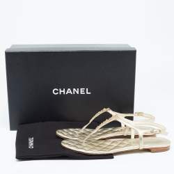 Pre Owned Chanel Gold Leather CC Star Embellished Thong Flat Sandals Size 40