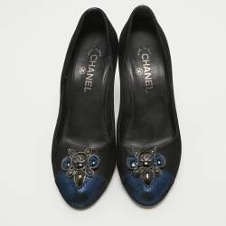Pre Owned Chanel Navy Blue Suede Embellished CC Cap Toe Pumps Size 40