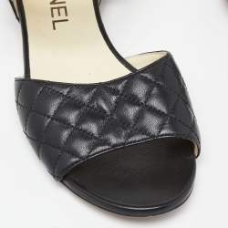 Chanel Black/Cream Quilted Leather Flat Sandals Size 35.5