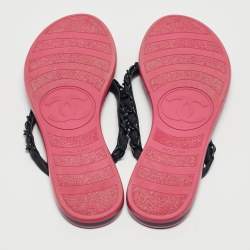 مملوكة مسبقًا Chanel Black Leather Chain Link Thong Flat Slides Size 39.5  