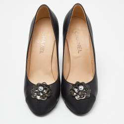 Pre Owned Chanel Black Leather and Canvas Camellia Embellished Cap Toe Pumps Size 41