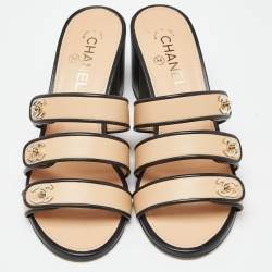 مملوكة مسبقًا Chanel Beige/Black Leather CC Turn Lock Block Heel Slide Sandals Size 40