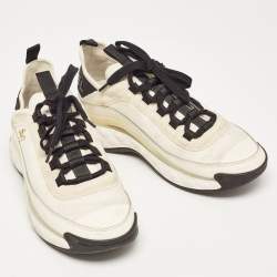 مملوكة مسبقًا Chanel White/Black Leather and Fabric CC Low Top Sneakers Size 38