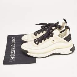 مملوكة مسبقًا Chanel White/Black Leather and Fabric CC Low Top Sneakers Size 38