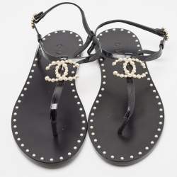 Pre Owned Chanel Black Patent and Leather CC Pearl Embellished Flat Thong Sandals Size 39.5