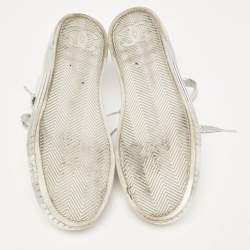 Pre Owned Chanel Metallic Silver Leather CC Logo Low Top Sneakers Size 40