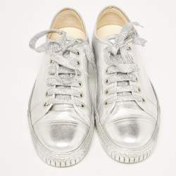 Pre Owned Chanel Metallic Silver Leather CC Logo Low Top Sneakers Size 40